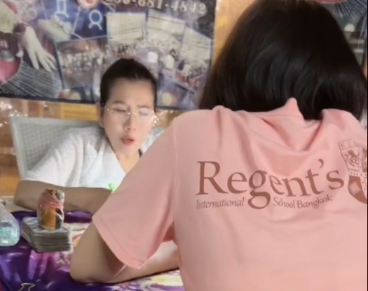 曼谷  晚上排队算命-真传国学